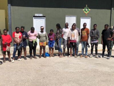 Ejército encuentra 15 haitianos indocumentados en vivienda en construcción en Elías Piña