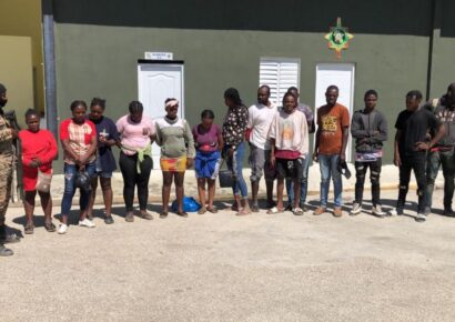 Ejército encuentra 15 haitianos indocumentados en vivienda en construcción en Elías Piña