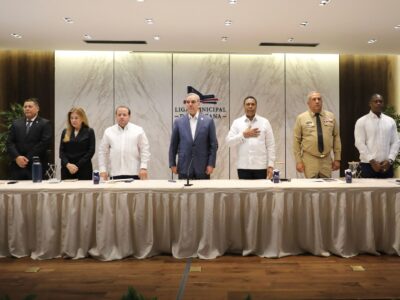 Gobierno y alcaldes firman acuerdo nacional para enfrentar la inmigración irregular