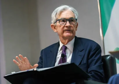 El presidente de la Fed advierte que los aranceles de Trump pueden causar más inflación y frenar el crecimiento económico