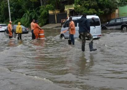 Una persona desaparecida y 12 rescatadas tras crecida del río Blanco en Bonao