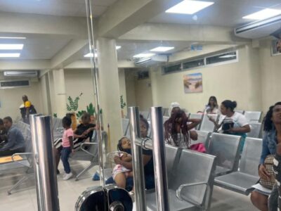 Sillas vacías en emergencia: migración reduce 70% de pacientes haitianos en el Robert Reid