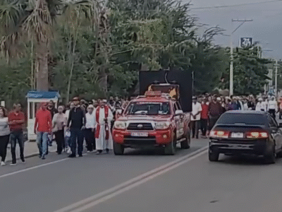 Feligreses de Dajabón conmemoran el Viernes Santo con emotivo Vía Crucis