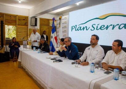 Abinader lidera encuentro clave para preservar la cuenca del río Yaque del Norte