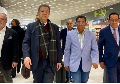 Leonel Fernández encabeza coloquio en París por el 60 aniversario de la Revolución de Abril de 1965