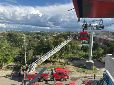 Realizan simulacro de evacuación en el Teleférico de Santiago para reforzar respuesta ante emergencias