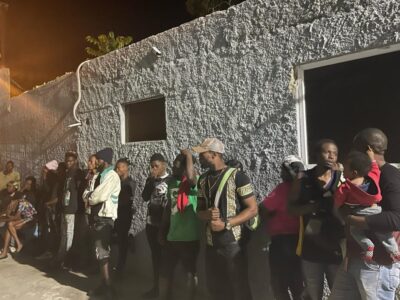 Policía arresta a conductor que transportaba 20 haitianos indocumentados en Mao