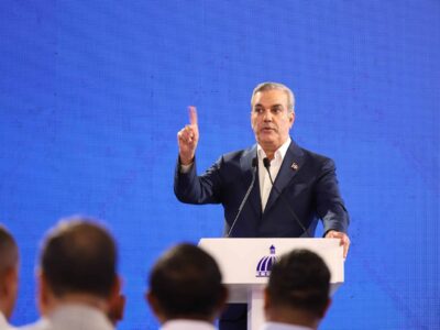 Presidente Abinader llama a cerrar vacíos normativos en la supervisión de obras privadas