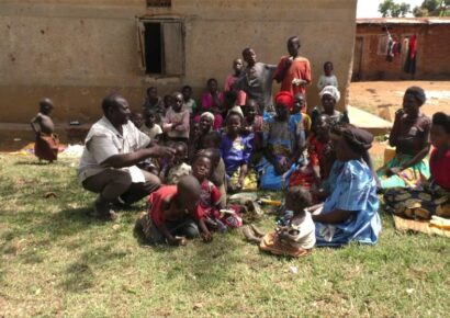 Uganda: la increíble vida del hombre con 12 esposas, 102 hijos y una familia imposible de mantener