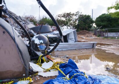 Feria Ganadera se convierte en centro de investigaciones tras colapso de la discoteca Jet Set: Escombros y pertenencias son trasladados para peritajes