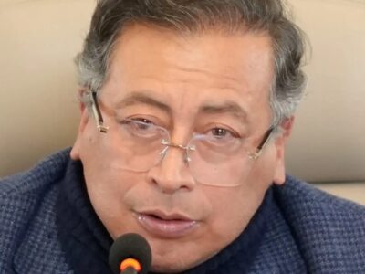 Petro se somete a cirugía de reducción de papada