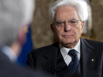El presidente de Italia Sergio Mattarella se despide del papa Francisco en Casa Santa Marta