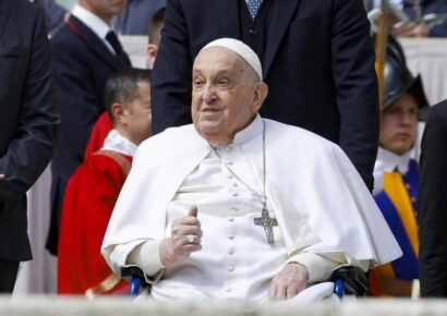 Papa Francisco pide ser “mensajeros de esperanza” en su mensaje de Vigilia de Pascua