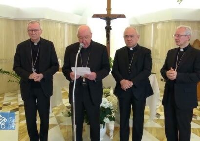 El camarlengo del Vaticano confirma la muerte del papa Francisco