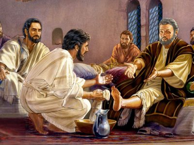 El lavatorio de los pies: símbolo de humildad que marca el inicio del Triduo Pascual