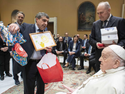 El Papa Francisco agradece emocionado al equipo que lo acompañó durante su hospitalización