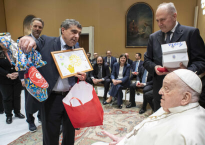 El Papa Francisco agradece emocionado al equipo que lo acompañó durante su hospitalización