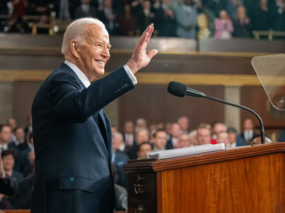 Biden reaparece con duras críticas a los recortes de Trump en su primer discurso tras dejar la Casa Blanca