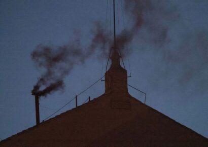 Humo negro en la Capilla Sixtina: Cardenales no logran consenso en el primer día del cónclave