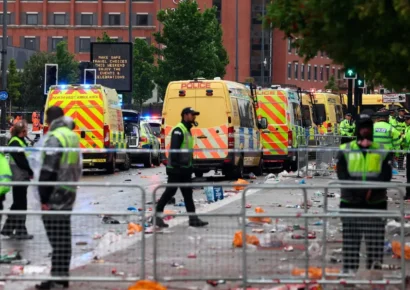 Tragedia en Liverpool: hombre arrolla a peatones durante festejos por la Premier League