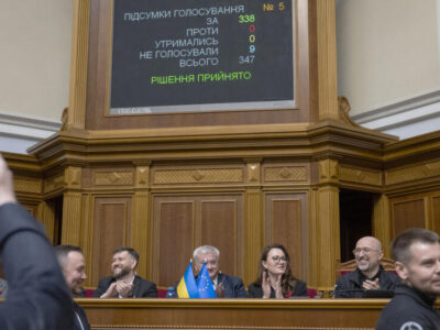 El Parlamento de Ucrania aprueba el acuerdo de explotación mineral con EE.UU.