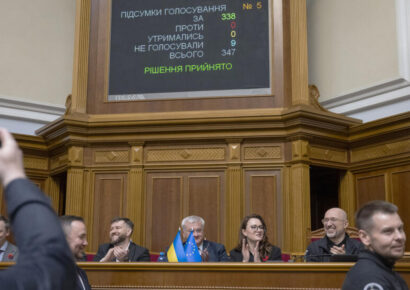 El Parlamento de Ucrania aprueba el acuerdo de explotación mineral con EE.UU.