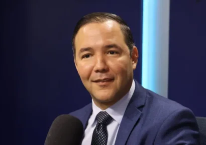 Johnny Pujols llama a defender la democracia como una tarea diaria, no un logro pasado