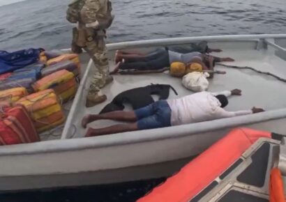 ¡La Guardia Costera de EE.UU. realiza arresto épico de contrabandistas en altamar! Todo quedó grabado en primera persona