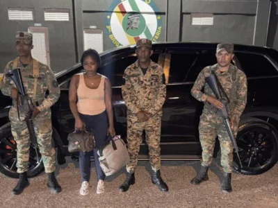 Oficial del ERD y cabo policial arrestados por transportar haitianos irregulares en San Juan de la Maguana