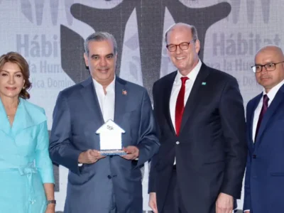 Abinader anuncia que se requieren US$65 millones para erradicar pisos de tierra en viviendas pobres