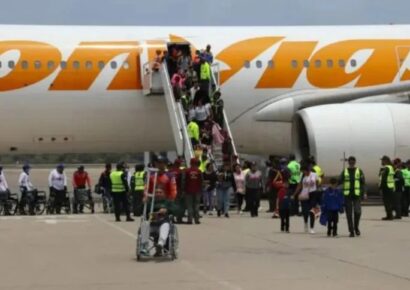 Arriban a Venezuela 174 migrantes deportados por EE.UU. en vuelo proveniente de Texas