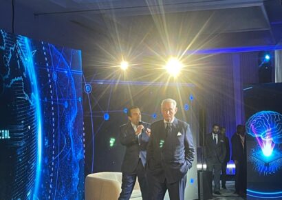 Jochy Gómez renuncia a empresas vinculadas al gobierno y presenta “María” la IA anticorrupción