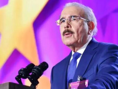 Danilo Medina propone encuentro privado con Abinader en el PLD para tratar la migración