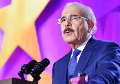 Danilo Medina propone encuentro privado con Abinader en el PLD para tratar la migración