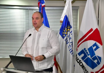 RD podría perder más de mil millones si EE.UU. aplica arancel a remesas, advierte exministro