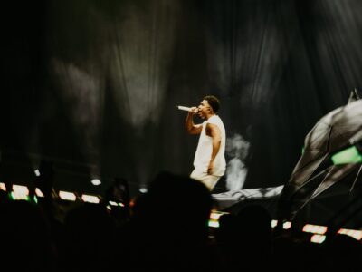Interrumpen concierto de Myke Towers en Madrid por exceder límite de sonido en Movistar Arena