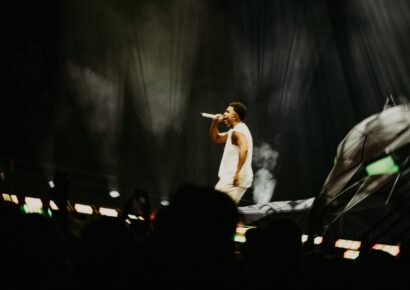 Interrumpen concierto de Myke Towers en Madrid por exceder límite de sonido en Movistar Arena