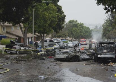 ¡Impactante! Avioneta se estrella en San Diego y provoca incendio que arrasa 15 casas y varios vehículos