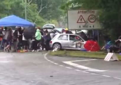 ¡Caos en el Rallye de Hoznayo! Un carro salió de la pista y arrolló a varias personas, ocho heridos