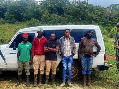 Yipeta con placa haitiana y cinco ocupantes ilegales es detenida en Pedernales
