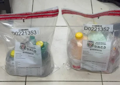 Cocaína líquida camuflada como champú detectan doble intento de envío en el AILA