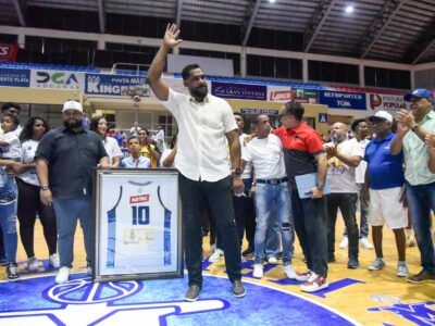 Marineros de Puerto Plata triunfan y honran a Marlon Martínez con retiro de camiseta