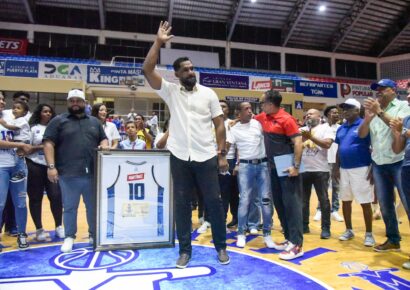 Marineros de Puerto Plata triunfan y honran a Marlon Martínez con retiro de camiseta