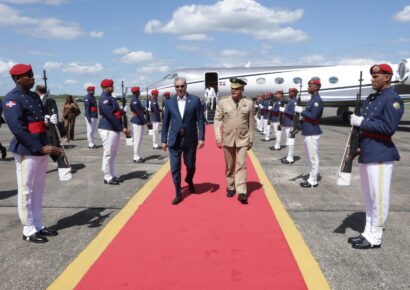 Presidente Abinader regresa al país tras encuentro oficial con Marco Rubio en Washington