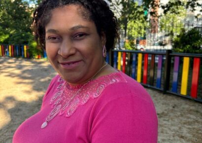 Madre dominicana ciega enfrenta la vida con valentía junto a su hija en Madrid