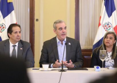 Gobierno reconoce a 71 médicos forenses por su labor en tragedia del Jet Set