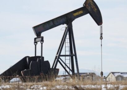 El precio del petróleo WTI cierra la semana con una caída del 1 % ante posibles cambios en la producción de la OPEP+