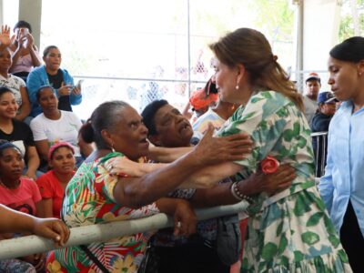 Mil razones para celebrar: Vicepresidenta Peña en emotivo encuentro con madres de Neiba