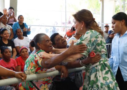 Mil razones para celebrar: Vicepresidenta Peña en emotivo encuentro con madres de Neiba