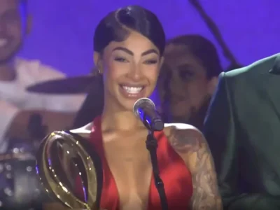 Yailin la Más Viral es coronada como Artista Urbana del Año en los Premios Heat 2025